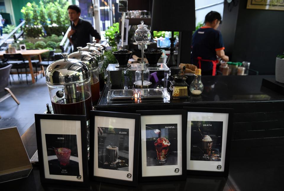 Try the feeling of death at this Bangkok coffee shop14