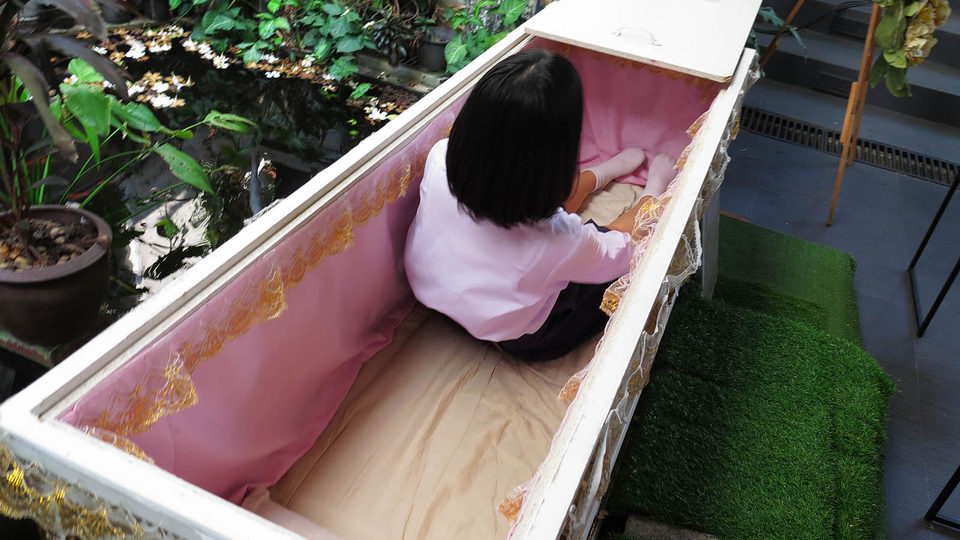Try the feeling of death at this Bangkok coffee shop4