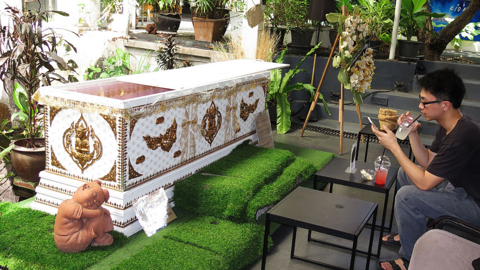 Try the feeling of death at this Bangkok coffee shop6