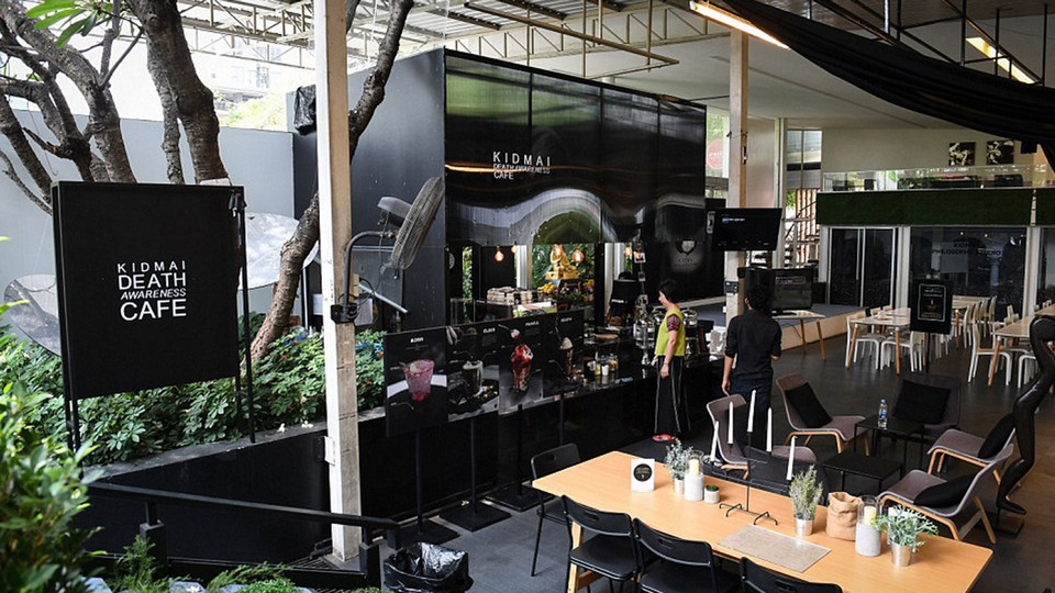 Try the feeling of death at this Bangkok coffee shop8