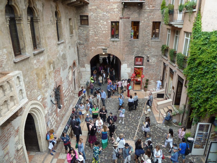 Cortile-della-casa-di-Giulietta verona blog verona travel blog one day in verona verona in a day