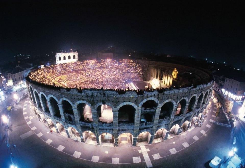 thanhhuong-180420040428-Roman-Arena