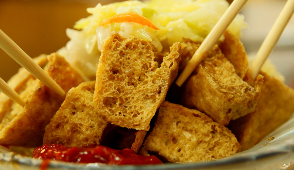 https://cdn.livingnomads.com/2018/07/05/Stinky-Tofu-hong-kong6.jpg