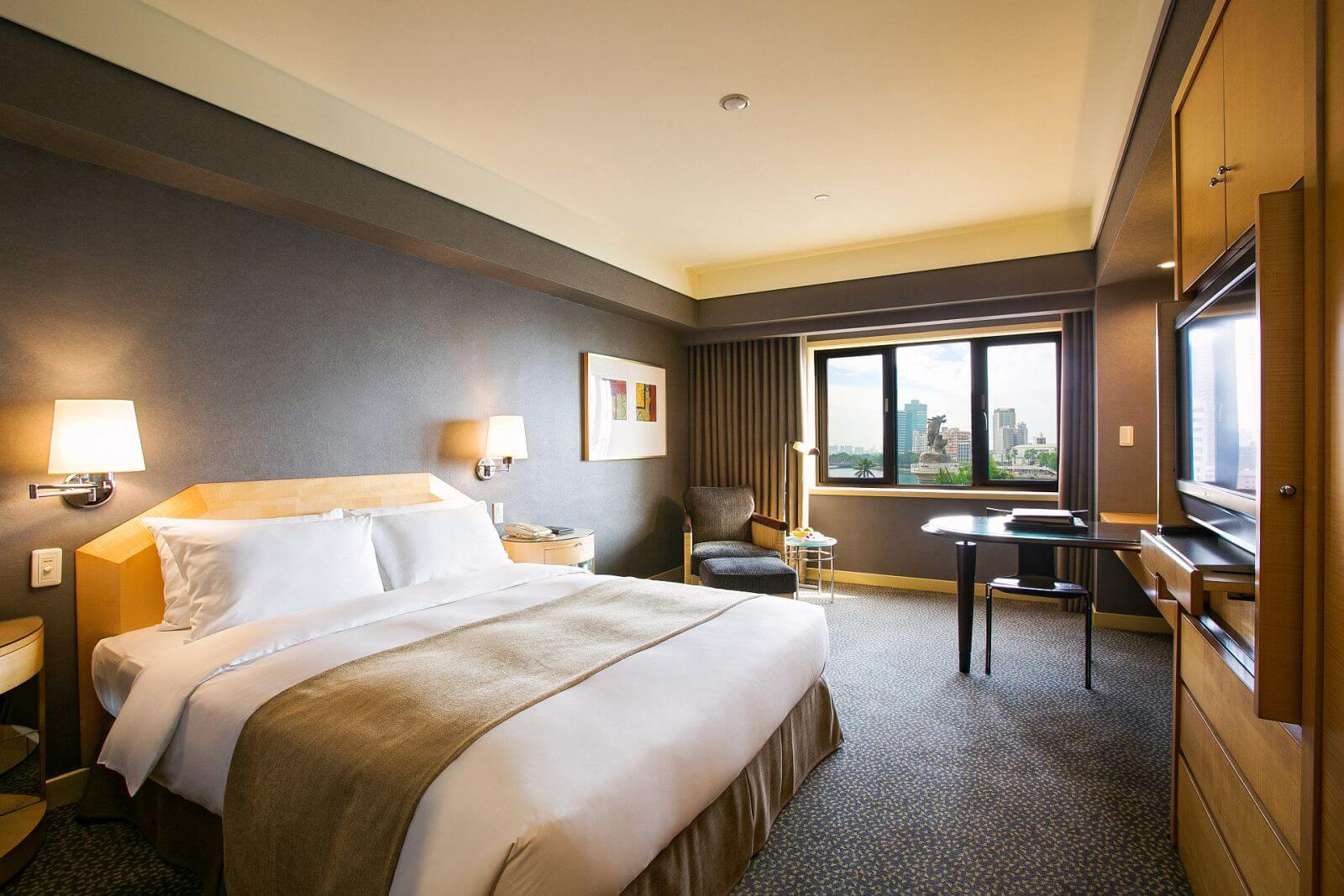 Ambassador-Hotel-Kaohsiung-Deluxe-Harbor-View-Room
