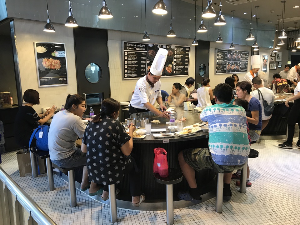 1200px-Vivo_City_Food_Republic1