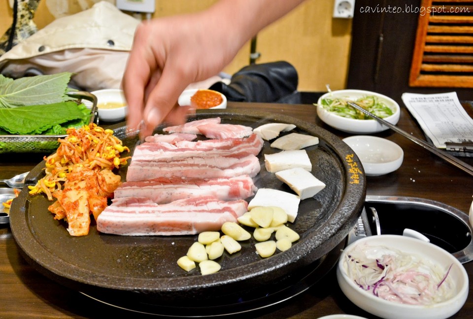 Jeju black pig, which is smaller than other pig species, has a much more succulent texture and carries less of a pork stench.