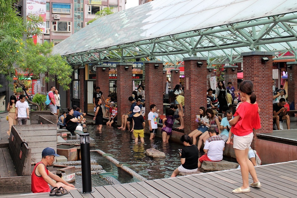 Public (free) foot bath, Jiaoxi Hotsprings Park