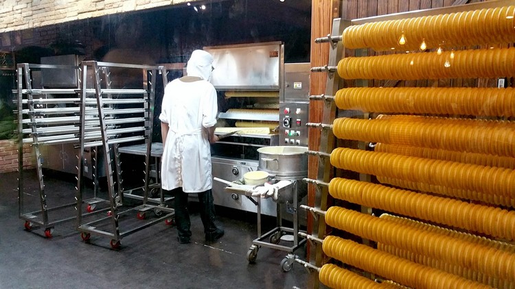 cake factory_baking