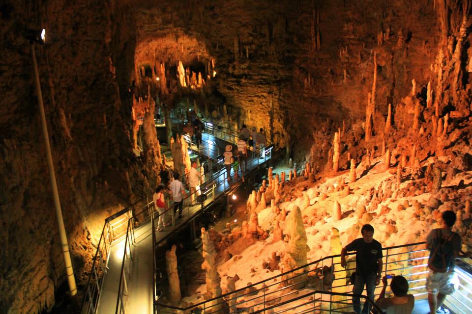 Gyokusendo Cave