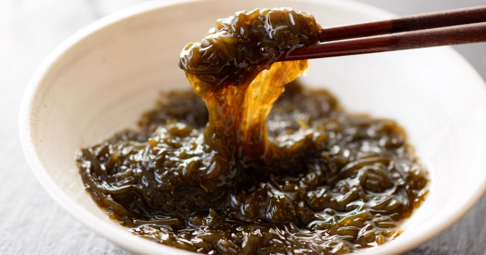 Marinated mozuku seaweed with cucumber2