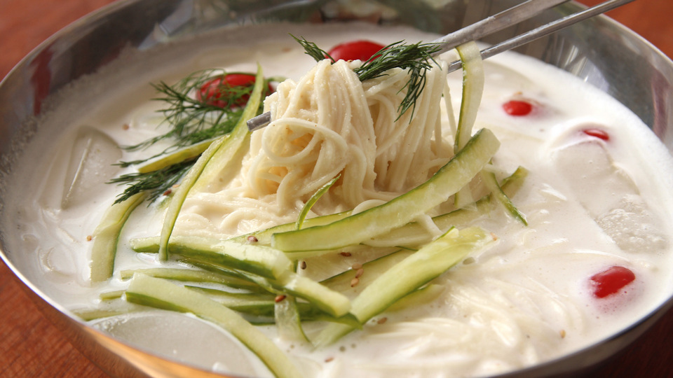 Soy milk noodle soup (Kongguksu)