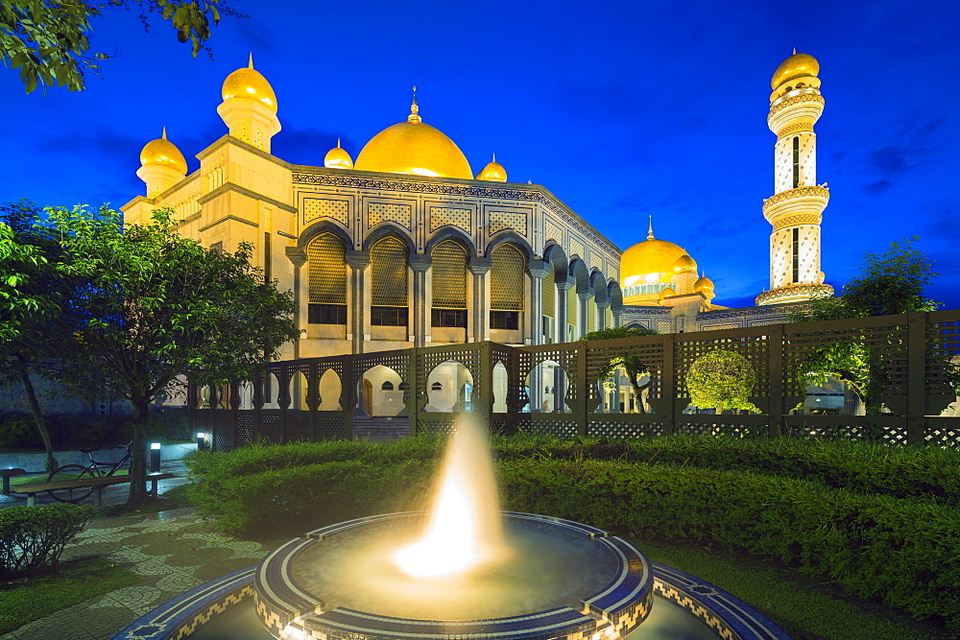 Hassanal Bolkiah Mosque, Bandar Seri Begawan, Brunei, Borneo