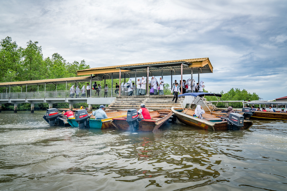 Kampong Ayer Water Village School Pickup Time