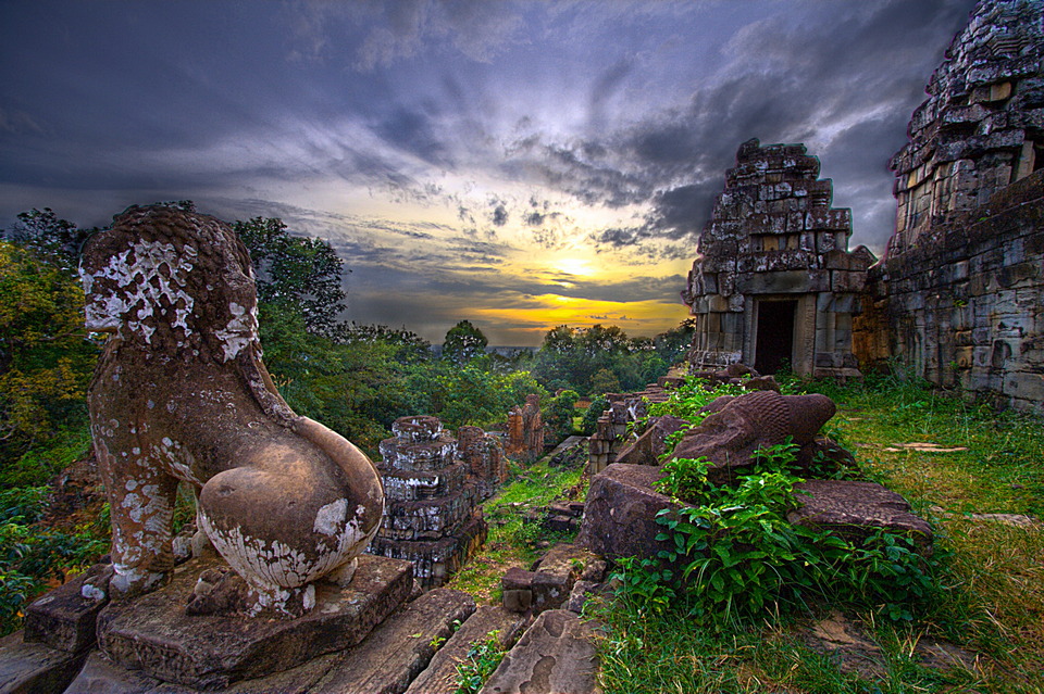 Phnom Bakheng sunrise
