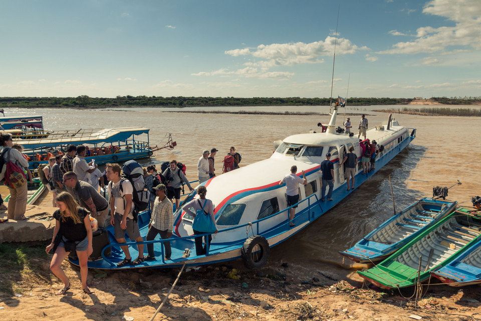 Tonle_Sap_boat