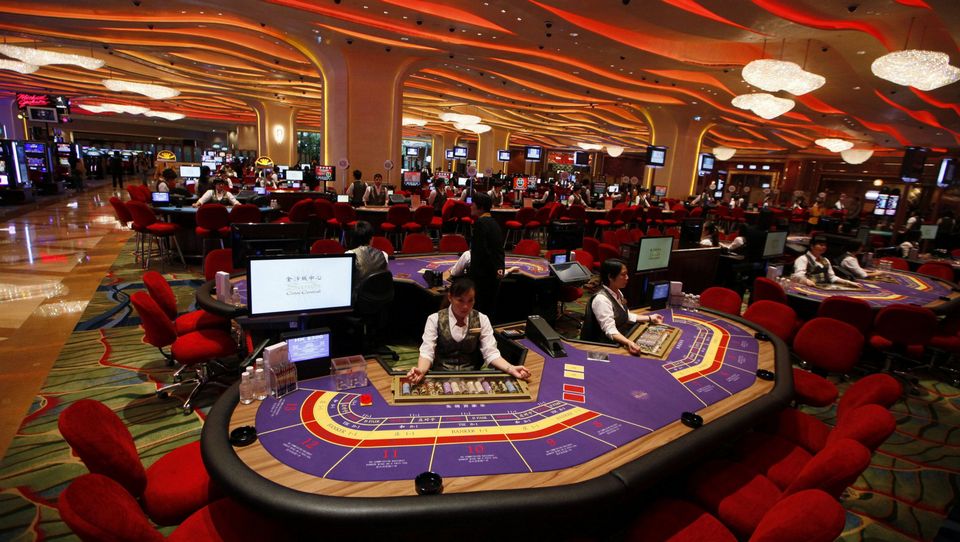 baccarat-table