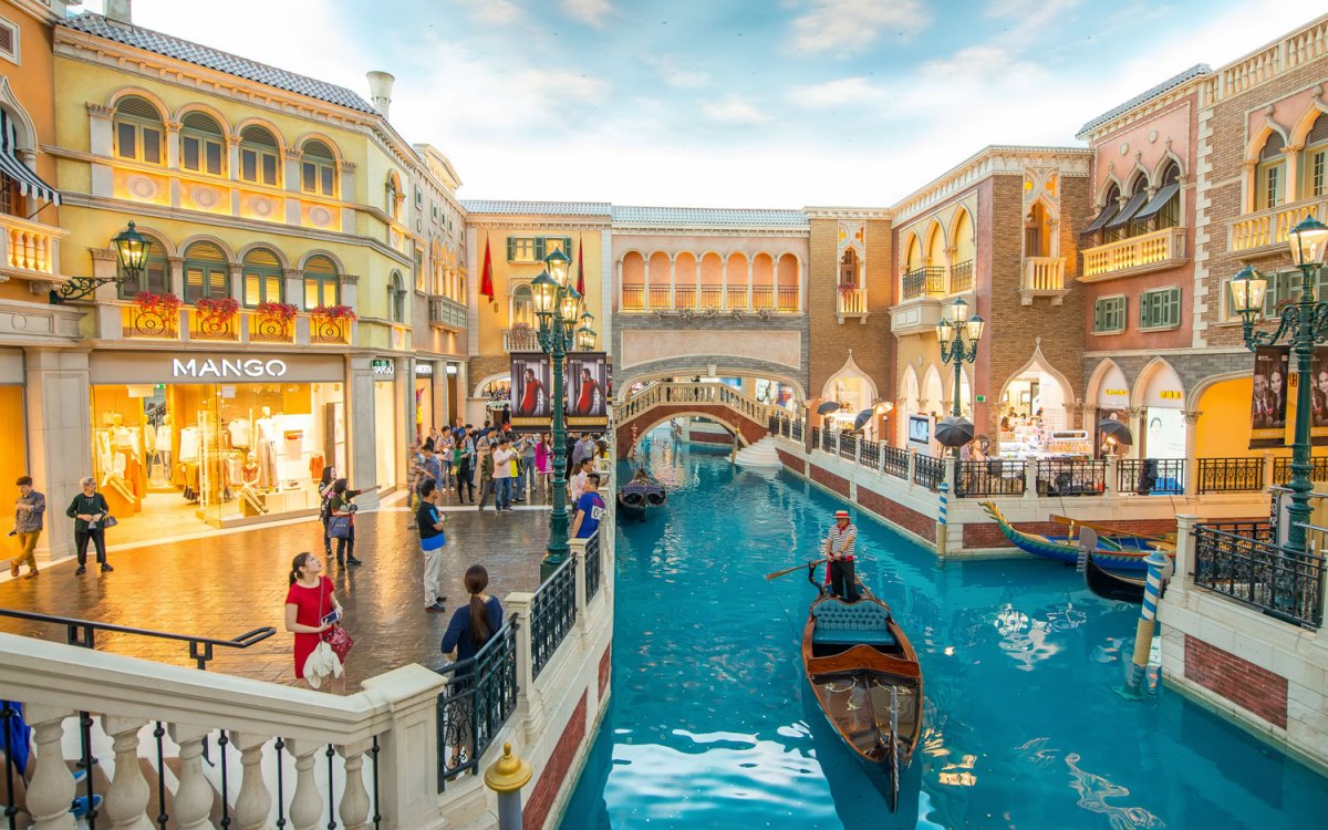 the-venetian-macau-shopping malls