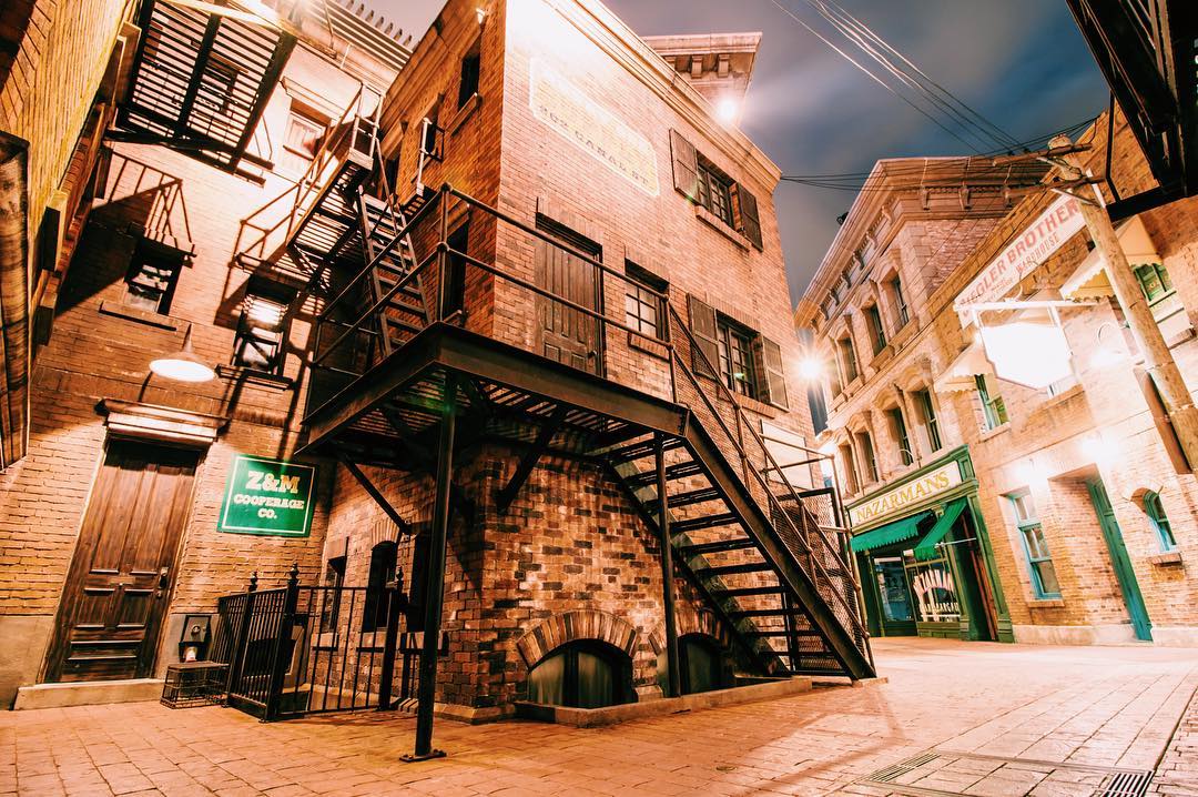 Inside sets of Sting Alley with a few characters.