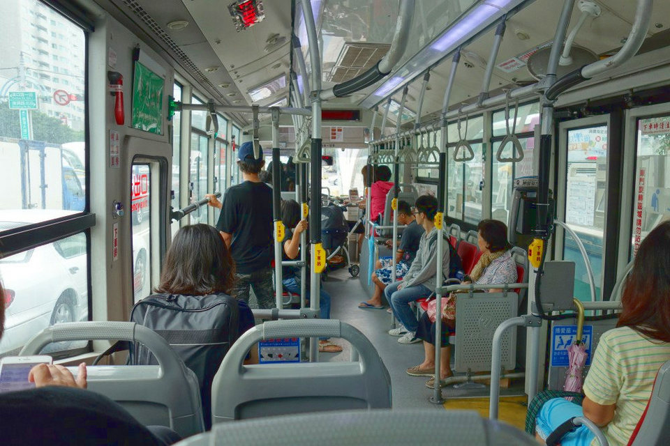taichung-bus-request-stop-buttons