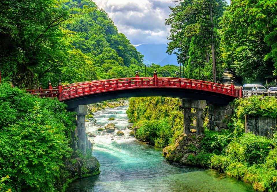 The road to Nikko Toshogu Shrine crosses the Daiya River, with its beautiful Shinkyo wooden bridge.