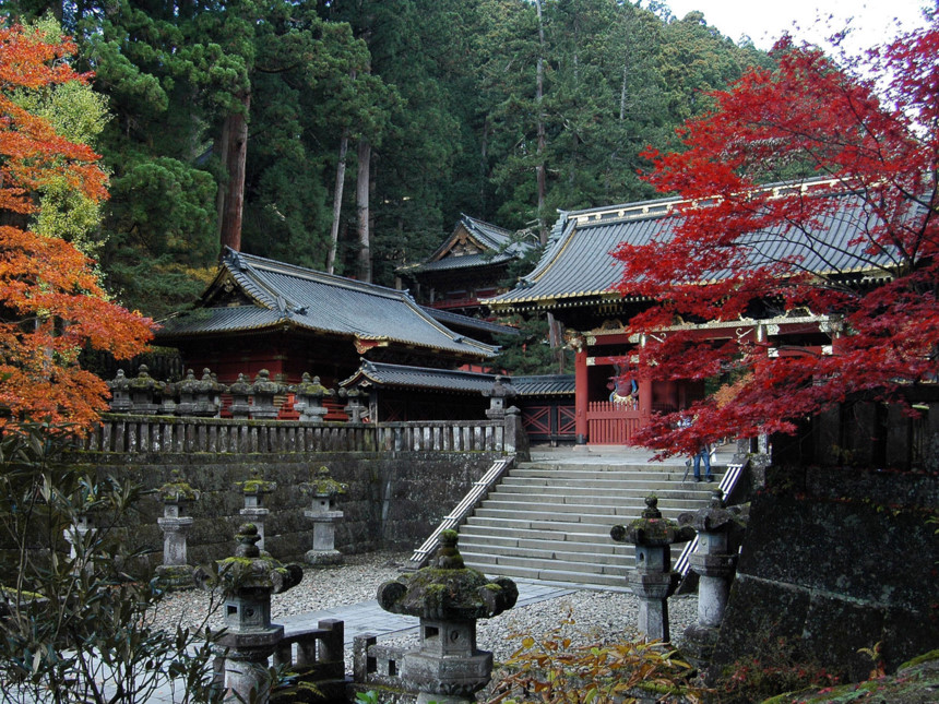 autumn-leaves-nikko-japan-2