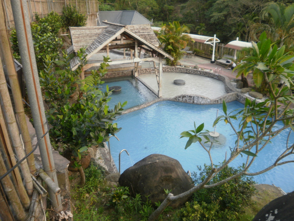 Hot-spring bathing at Guanziling2