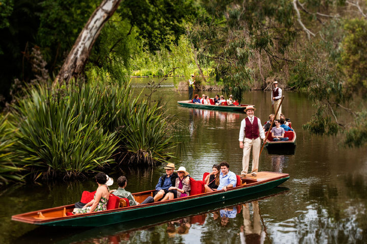 punts-at-royal-botanic-gardens-melbourne-1024×681