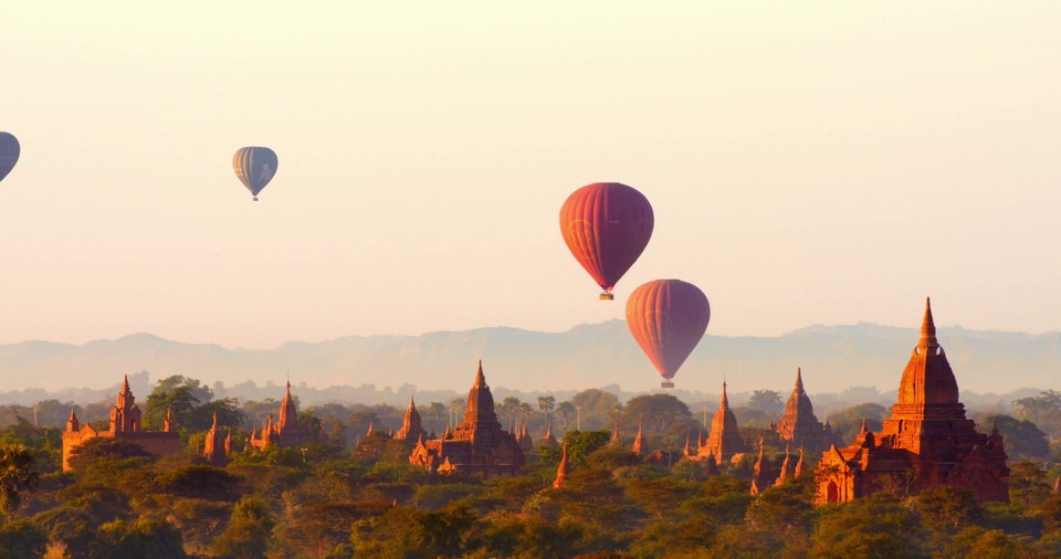 Hot-air-balloon-over-Bagan-3-of-42