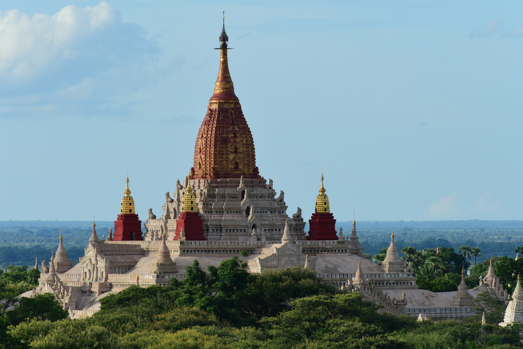 Ananda Paya taken from the top of Shwesandaw Paya