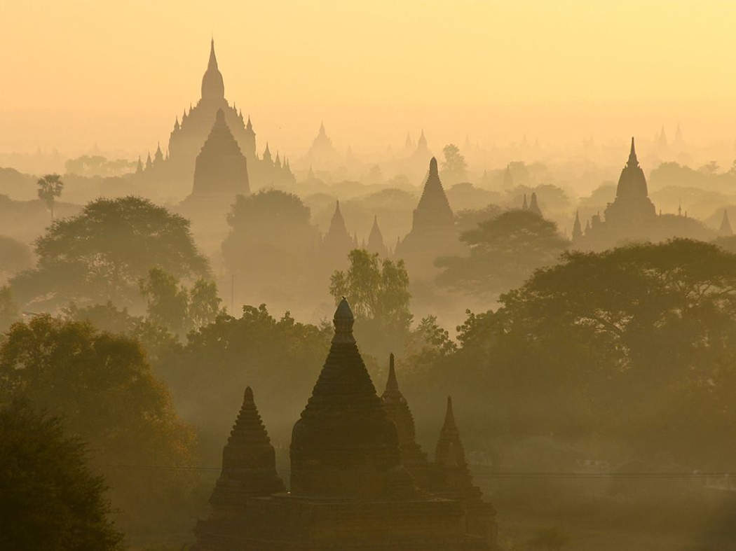 Dawn-in-Bagan-1