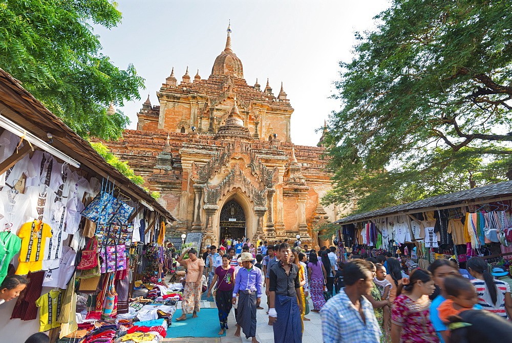 Souvenir stalls, Htilominlo Pahto temple.