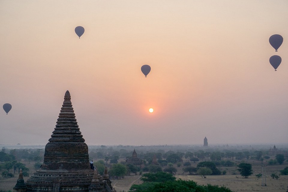 Sunrise at Bulethi2 hot air balloons