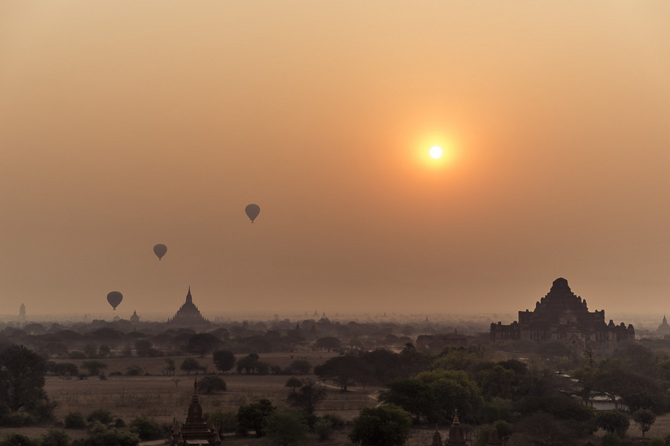 Sunrise at Bulethi2 hot air balloons