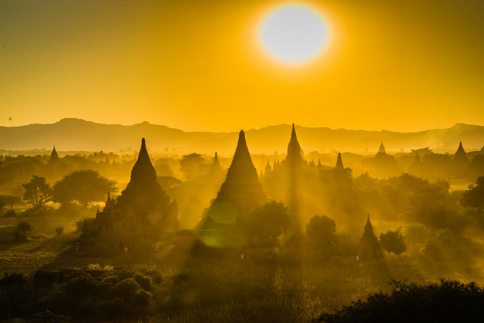 Bagan-sunset-in-Myanmar-1024x550