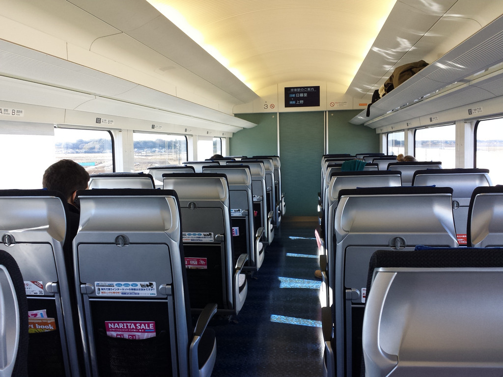 Inside-Keisei-Skyliner.jpg