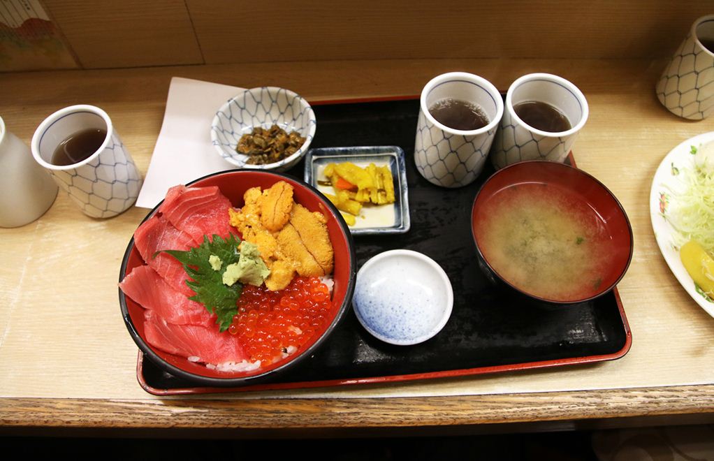 breakfast tokyo sushi-don-japan