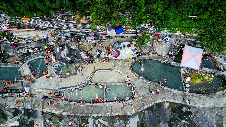 wulai old street and hot springs