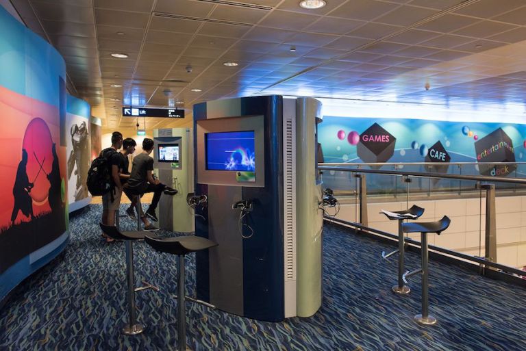 12-Entertainment-Deck changi