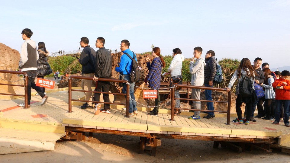 tourist-queue-in-geopark-moving-in-line-waiting-for-order_v16mcto4g__F0000