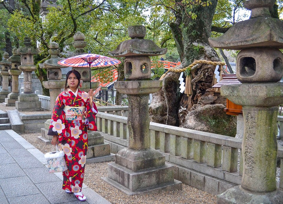 Traditional-Kimono-Rental-Osaka-Japan-Kimono-4