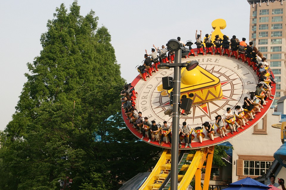 Lotte-World-seoul.jpg