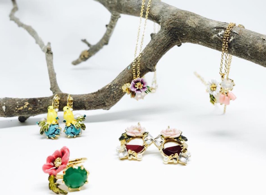 hong kong souvenir items jewelry