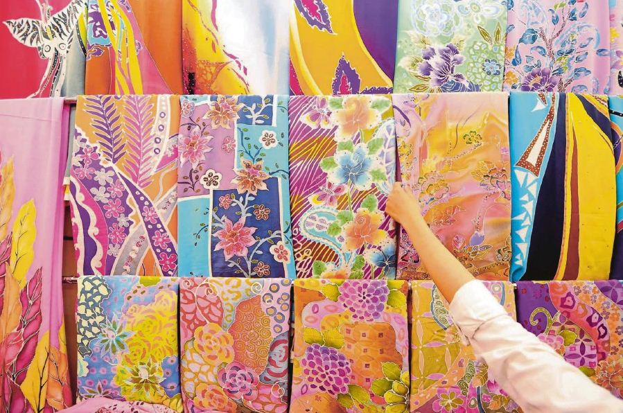 A swing back to the natural in batik