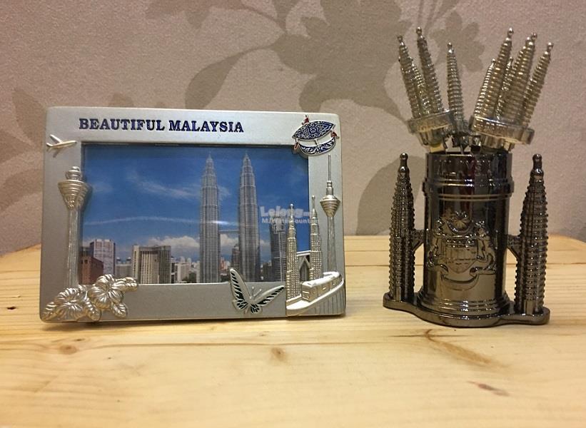 Malaysia Twin Tower Photo Frame & Cocktail Fork