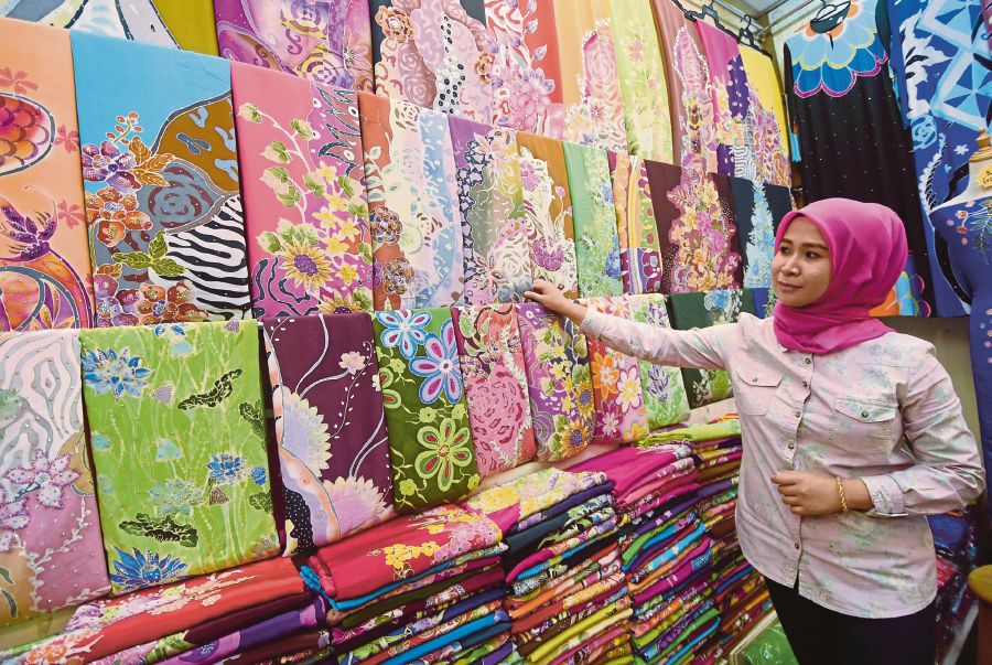 batik best things to buy in malaysia what to buy in malaysia must buy in malaysia best things to shop in malaysia