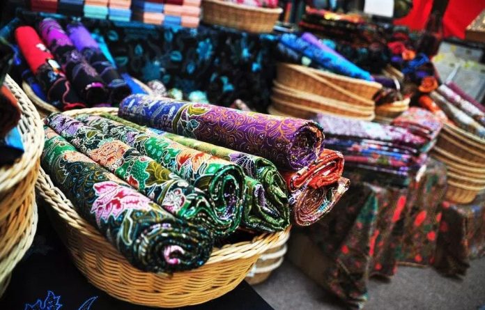 batik silk best things to buy in malaysia what to buy in malaysia must buy in malaysia best things to shop in malaysia32 batik silk best things to buy in malaysia what to buy in malaysia must buy in malaysia best things to shop in malaysia32