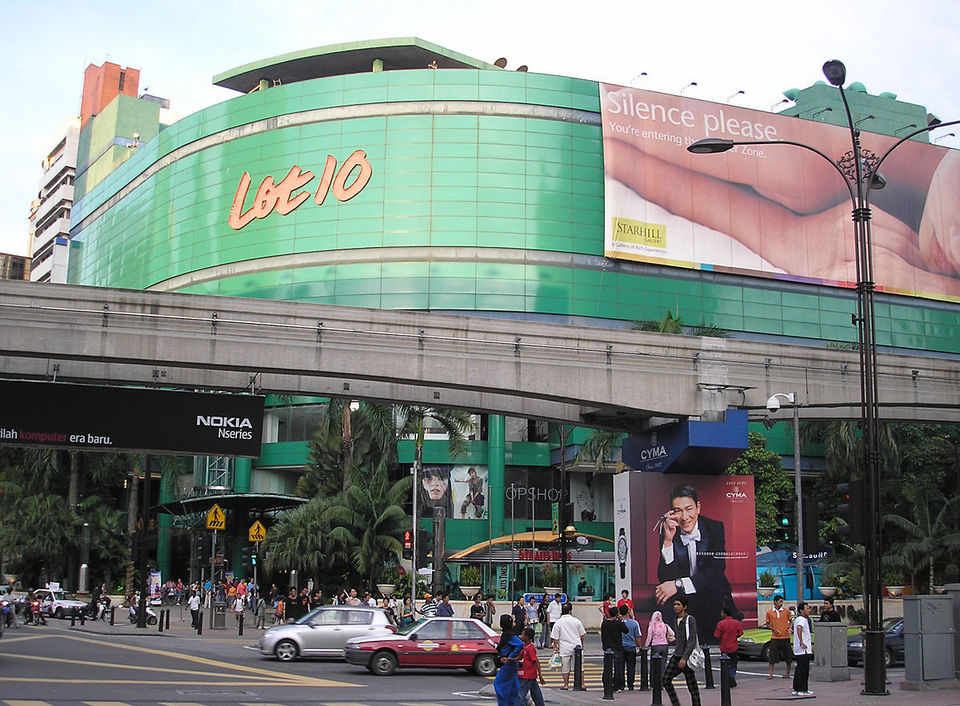 1200px-Lot_10,_Star_Hill,_Kuala_Lumpur