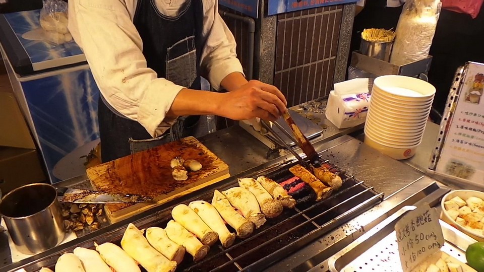 Grilled Mushroom at the Taiwanese night market Grilled Mushrooms, Stuffed Mushrooms, Taiwan, Grilling
