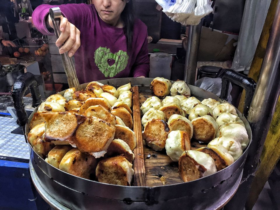 12fried shrimp dumplings taipei (1)