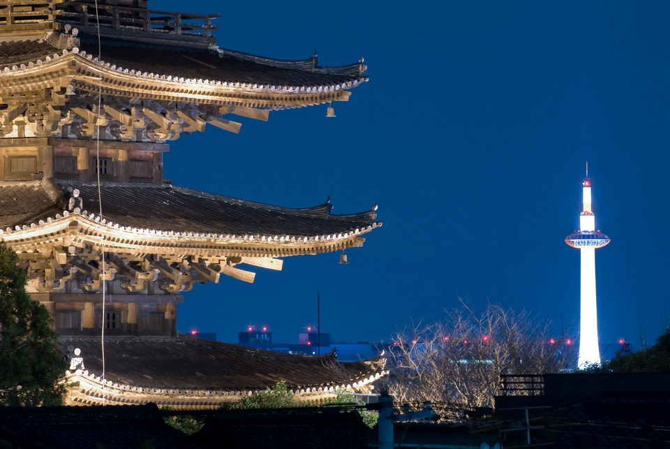 KyotoTowerjapan3 Picture: kyoto travel blog.